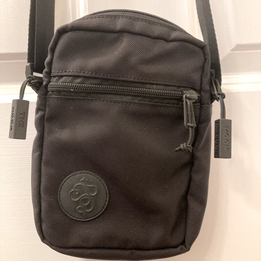 Baboon to the Moon 1.2L Sling Bag Black Travel Crossbody Nylon Unisex